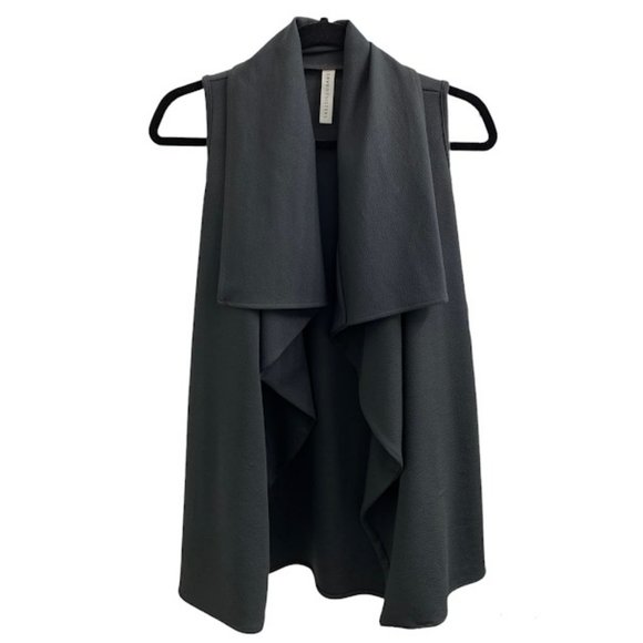 2/$20❤️ | Seven Sisters Black Flowy Vest - Picture 1 of 4